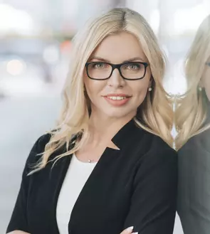 Dominique Canedo, North Vancouver, Real Estate Agent